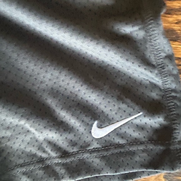 NWT Nike Youth Mesh Short Dark Grey Sz 5-6 M - Picture 4 of 6